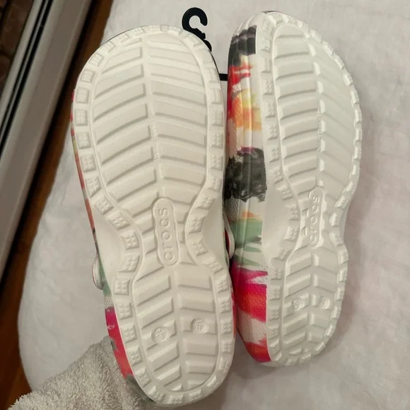 New! CROCS Classic Lined Tie Dye Clog - Picture 3 of 3